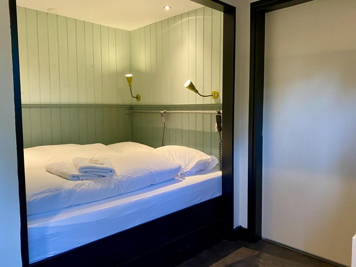 B&B De Lage Zwaluw Zwaluwe Exteriör bild
